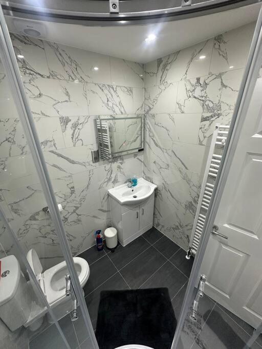 2 Bedroom House,Brownhillrd Se6 伦敦 外观 照片