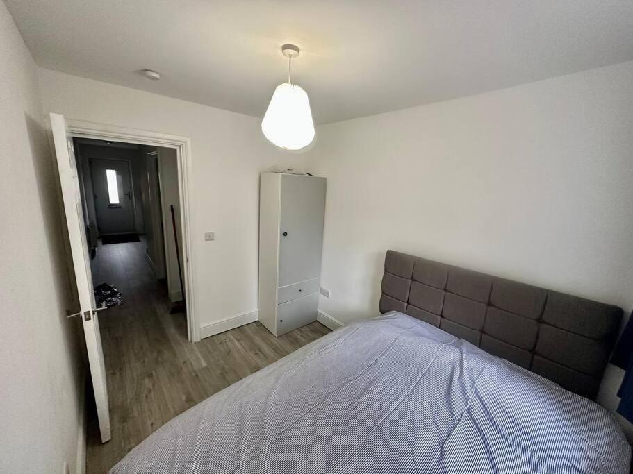 2 Bedroom House,Brownhillrd Se6 伦敦 外观 照片