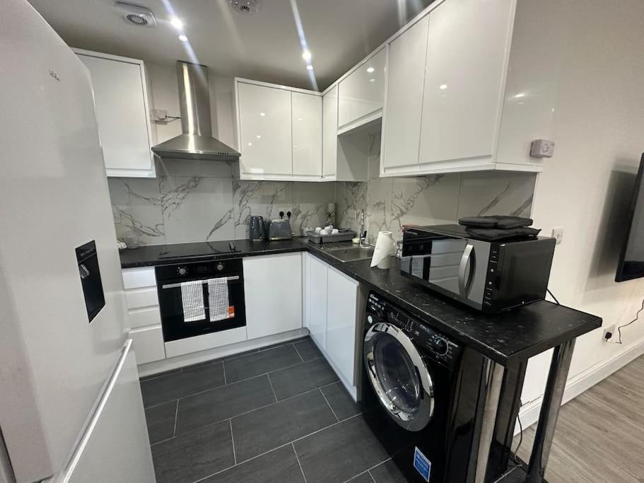 2 Bedroom House,Brownhillrd Se6 伦敦 外观 照片