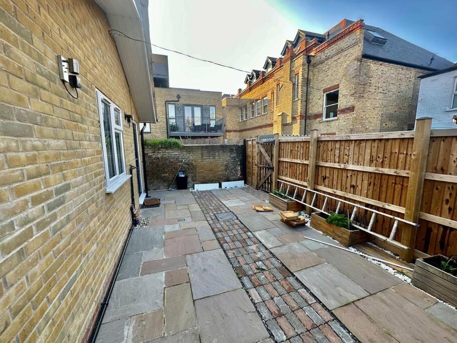 2 Bedroom House,Brownhillrd Se6 伦敦 外观 照片