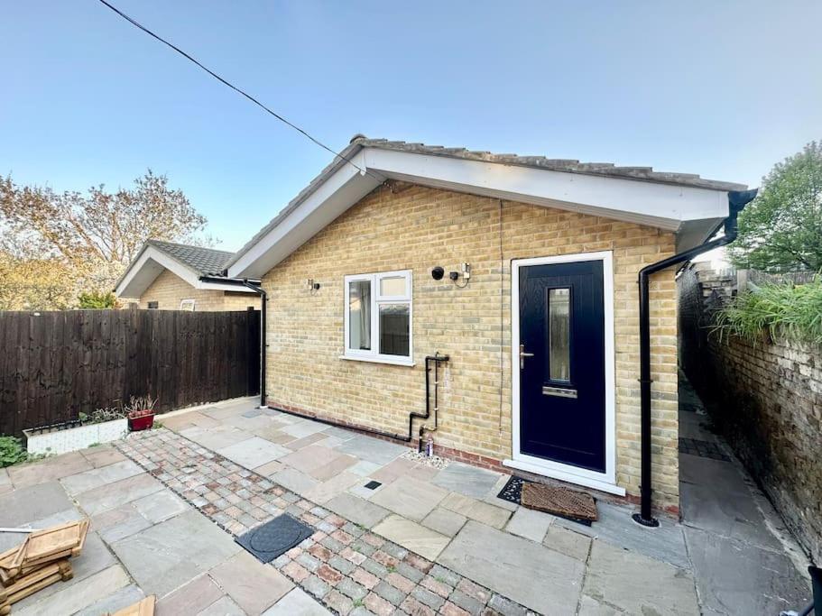 2 Bedroom House,Brownhillrd Se6 伦敦 外观 照片