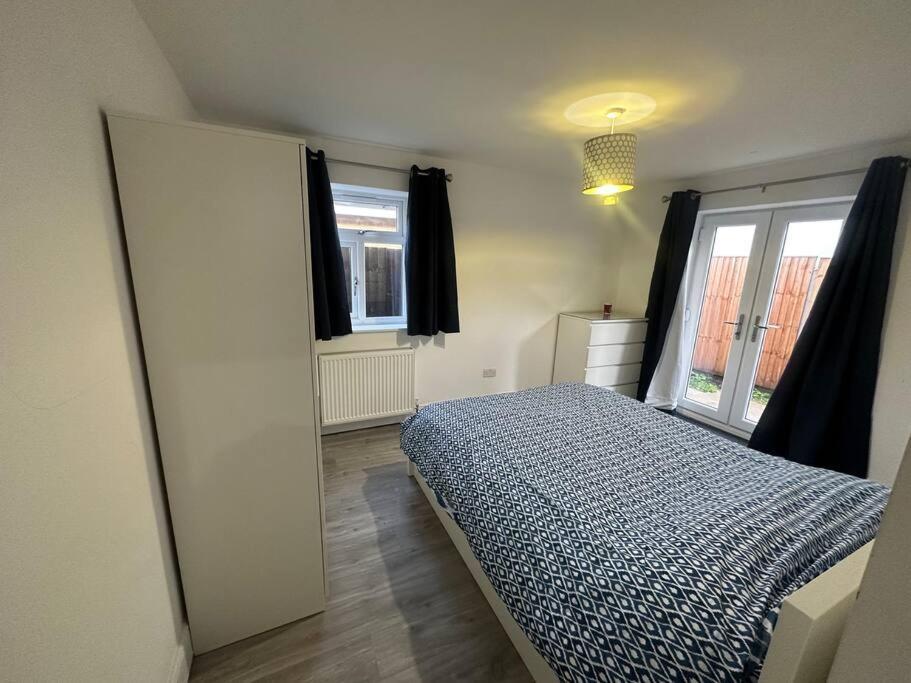 2 Bedroom House,Brownhillrd Se6 伦敦 外观 照片